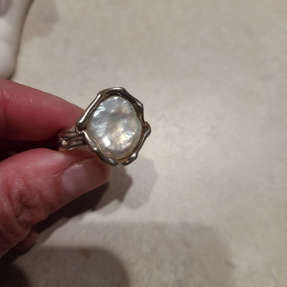 Sterling silver and mother of pearl ring